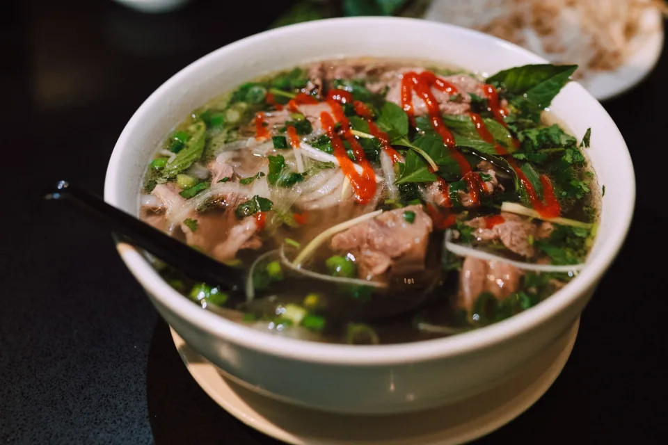 Bếp và người đứng quán